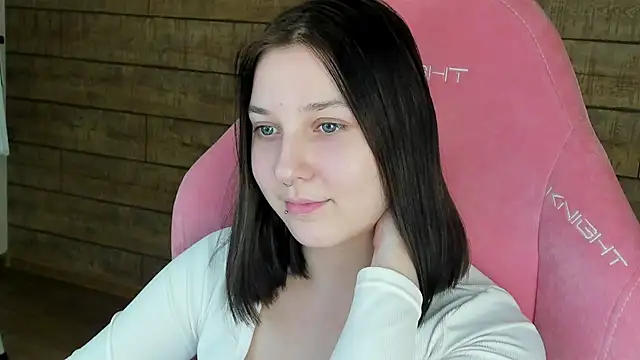 Snapshot of TinnaBurton chatting on 01.14.26 TinnaBurton online show from 01.14.26