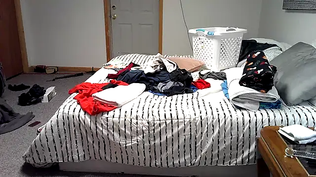 Snapshot of Redheadstud chatting on 12.16.25 Redheadstud online show from 12.16.25