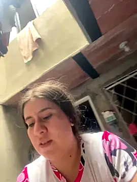 Scarlett Noire outdoors online show from 11.21.25