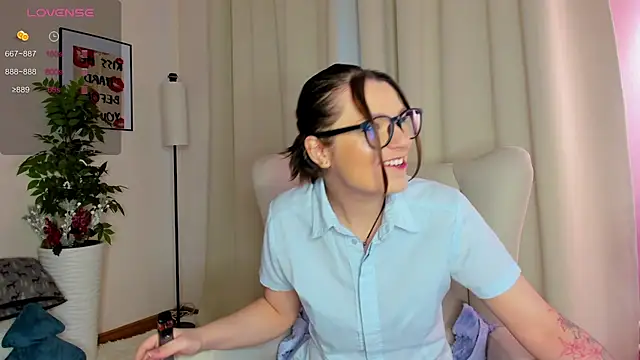 KiraRogers online show from 01.11.26