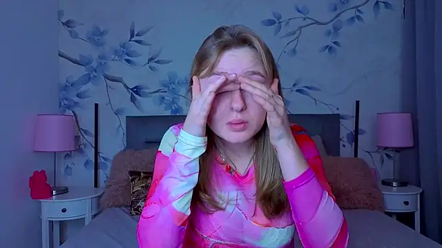 Snapshot of Sweetie_kitty1 chatting on 11.17.25 Sweetie kitty1 online show from 11.17.25