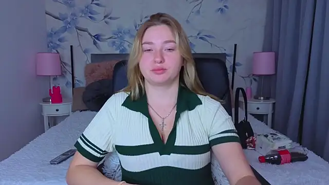 Snapshot of Sweetie_kitty1 chatting on 11.29.25 Sweetie kitty1 online show from 11.29.25