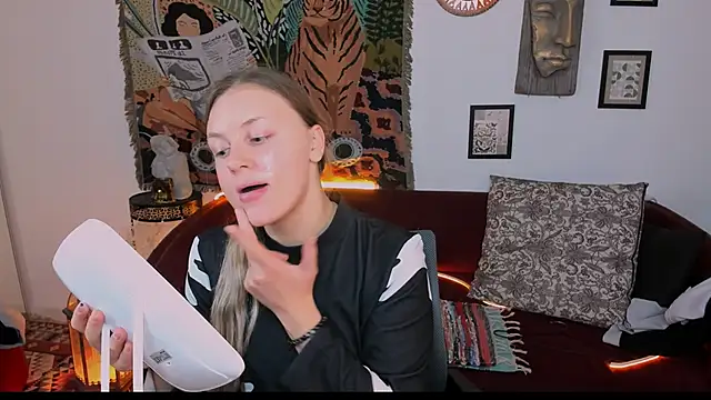 Snapshot of SandraLindsey chatting on 12.02.25 SandraLindsey online show from 12.02.25