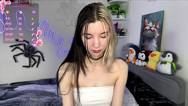 Snapshot of Emmie_shy chatting on 05.18.26 Emmie shy online show from 05.18.26