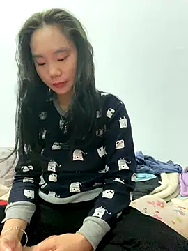 Snapshot of pitty_mymi chatting on 12.05.25 pitty mymi online show from 12.05.25