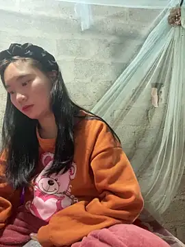 Snapshot of pitty_mymi chatting on 12.16.25 pitty mymi online show from 12.16.25