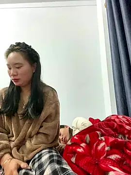 Snapshot of pitty_mymi chatting on 12.18.25 pitty mymi online show from 12.18.25