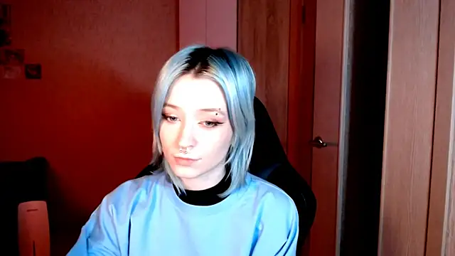 Snapshot of SophiaLur chatting on 11.21.25 SophiaLur online show from 11.21.25