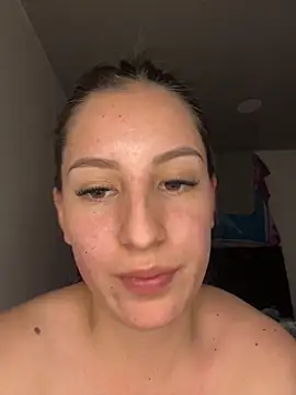 Snapshot of Irisa_white chatting on 11.22.25 Irisa white online show from 11.22.25