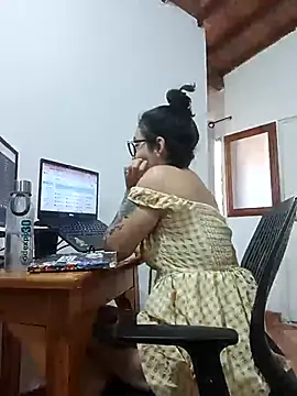 Snapshot of Melinerd chatting on 11.18.25 Melinerd online show from 11.18.25