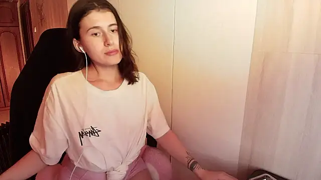 Snapshot of KristinaScott chatting on 02.24.26 KristinaScott online show from 02.24.26