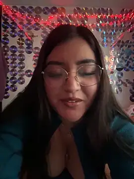 Snapshot of love_queen02 chatting on 11.24.25 love queen02 online show from 11.24.25