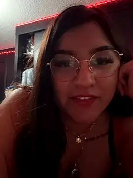 Snapshot of love_queen02 chatting on 11.29.25 love queen02 online show from 11.29.25