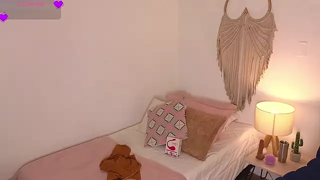 Snapshot of ChaosDoll__ chatting on 12.22.25 ChaosDoll online show from 12.22.25