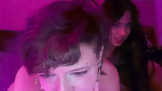 Snapshot of winevirtuv chatting on 11.15.25 winevirtuv online show from 11.15.25