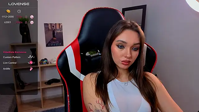 Snapshot of Emilia_mala chatting on 11.21.25 Emilia mala online show from 11.21.25