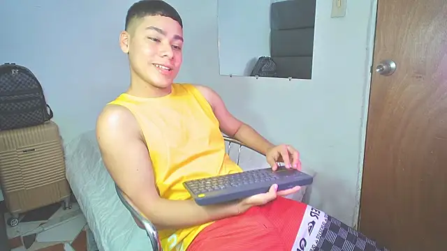 Lucastorrez01 online show from 11.16.25