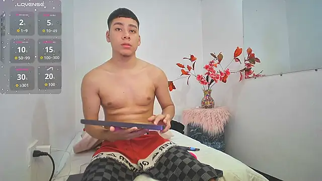 Lucastorrez01 online show from 11.20.25