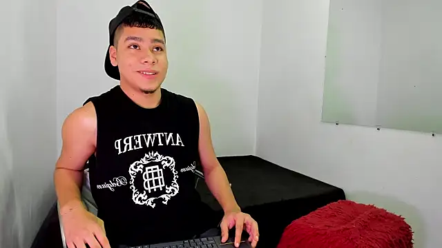 Lucastorrez01 online show from 04.16.26