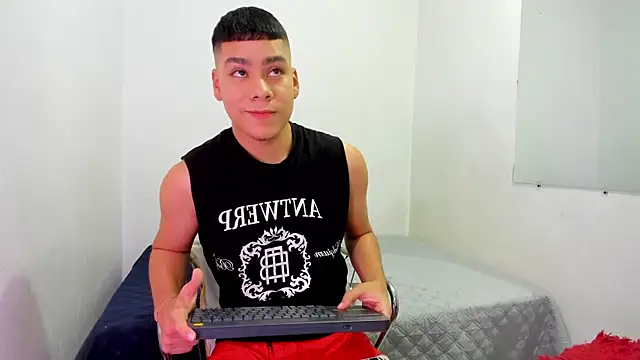 Lucastorrez01 online show from 06.13.26