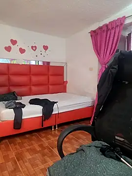 Snapshot of Scarlet_curly chatting on 11.24.25 Scarlet curly online show from 11.24.25