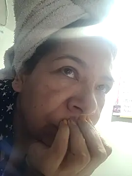 Snapshot of Scarlet_curly chatting on 11.26.25 Scarlet curly online show from 11.26.25