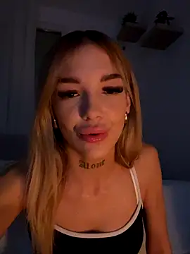 Snapshot of lunababy77 chatting on 11.24.25 lunababy77 online show from 11.24.25