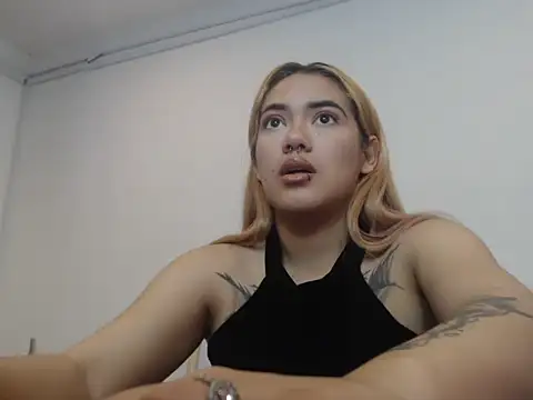 Snapshot of KloeeCavallier chatting on 02.27.26 KloeeCavallier online show from 02.27.26