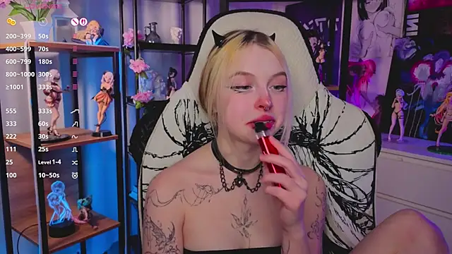 Snapshot of ElvenQueen chatting on 11.29.25 ElvenQueen online show from 11.29.25