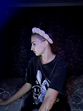 carolinakis  online show from 11.19.25