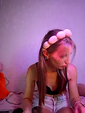 carolinakis  online show from 11.20.25