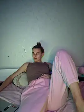 carolinakis  online show from 12.16.25