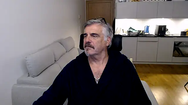 Buidapest online show from 12.15.25