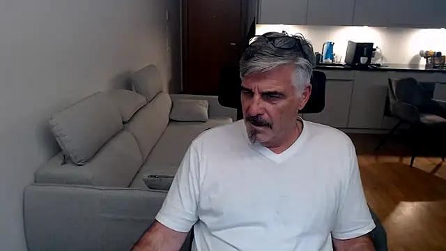 Buidapest online show from 02.28.26