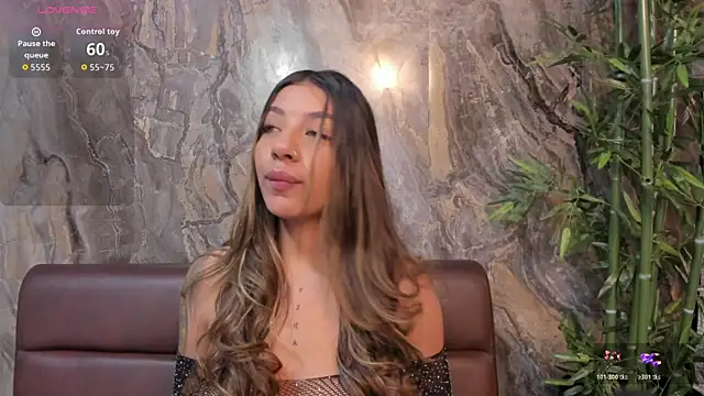 Aria Moretti  online show from 11.20.25