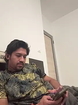 Snapshot of Jhonneeey chatting on 12.17.25 Jhonneeey online show from 12.17.25