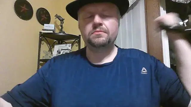 Snapshot of TheOneDonShaun chatting on 11.20.25 TheOneDonShaun online show from 11.20.25