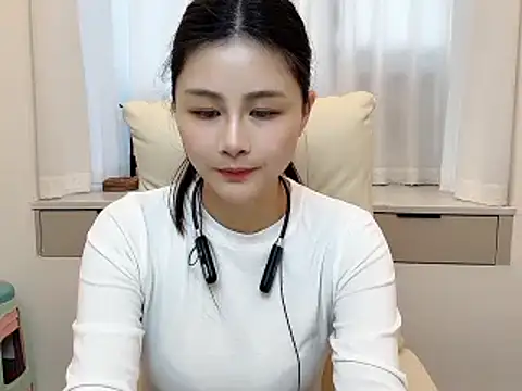 Snapshot of forzen-baby chatting on 11.28.25 forzen-baby online show from 11.28.25