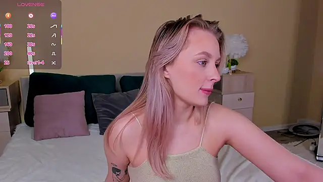 Snapshot of KiraRuiz chatting on 02.05.26 KiraRuiz online show from 02.05.26