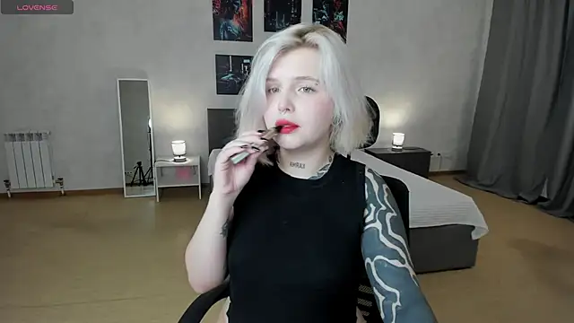 Snapshot of shadow__purrr chatting on 11.26.25 shadow purrr online show from 11.26.25