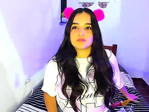 Babyhoney18 online show from 11.18.25