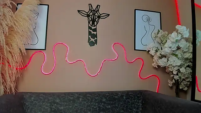 Snapshot of ella_evans_ chatting on 11.23.25 ella evans online show from 11.23.25