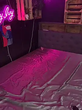 Shy-Ivy online show from 11.25.25