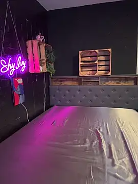 Shy-Ivy online show from 12.16.25