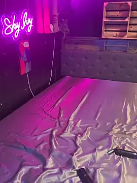 Shy-Ivy online show from 12.17.25