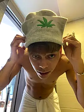 Snapshot of Jin_kougasaki chatting on 11.22.25 Jin kougasaki online show from 11.22.25