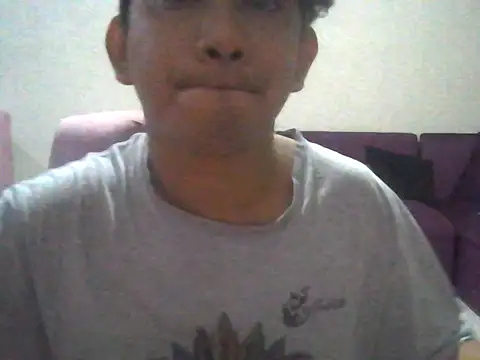 Snapshot of chikis_18 chatting on 11.26.25 chikis 18 online show from 11.26.25