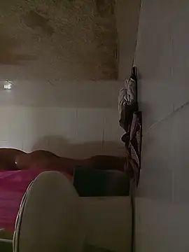 Snapshot of chikis_18 chatting on 11.27.25 chikis 18 online show from 11.27.25