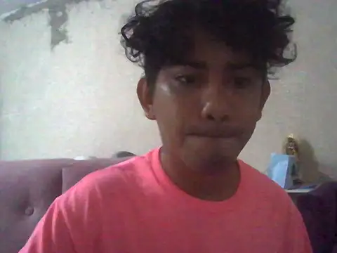 Snapshot of chikis_18 chatting on 12.21.25 chikis 18 online show from 12.21.25