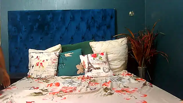 BrunetteNaomi8 online show from 02.08.26